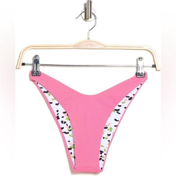 Maaji NWT Lipstick Rose Reversible Splendour Mid Rise
Bikini Bottoms Size M - Picture 5 of 10